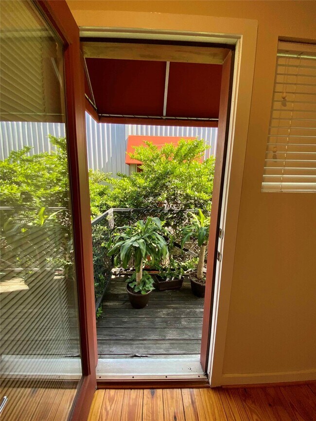 Photo - 823 Robin St