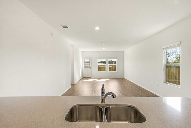 Photo - 5912 Eden Dr