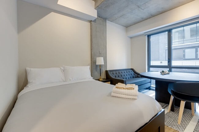 Photo - 742 Rue William Unit FL2-ID1294671P