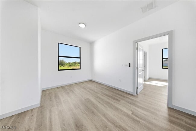 Photo - 1024 Halby Ave S