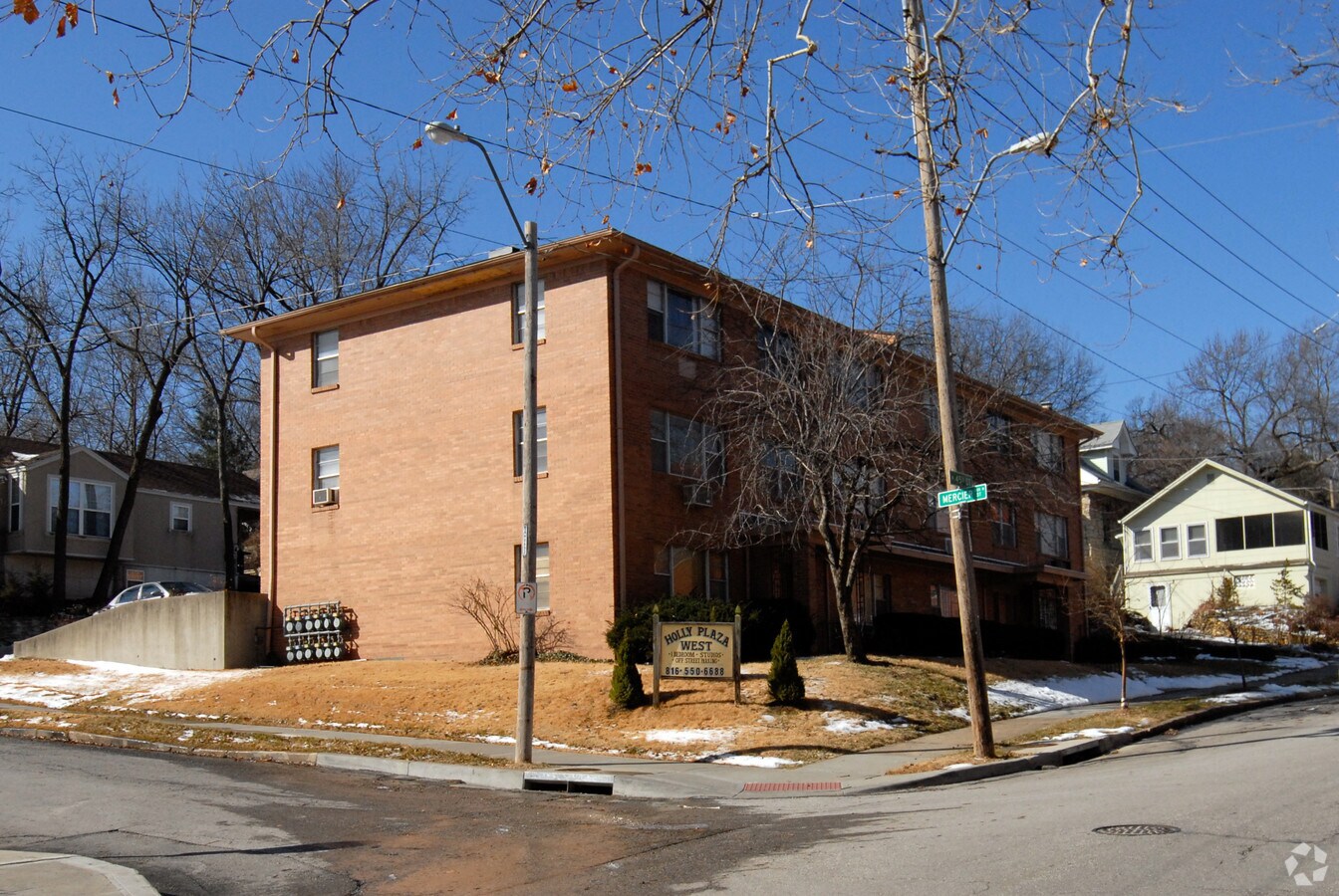 Holly Plaza West - Holly Plaza West Apartments
