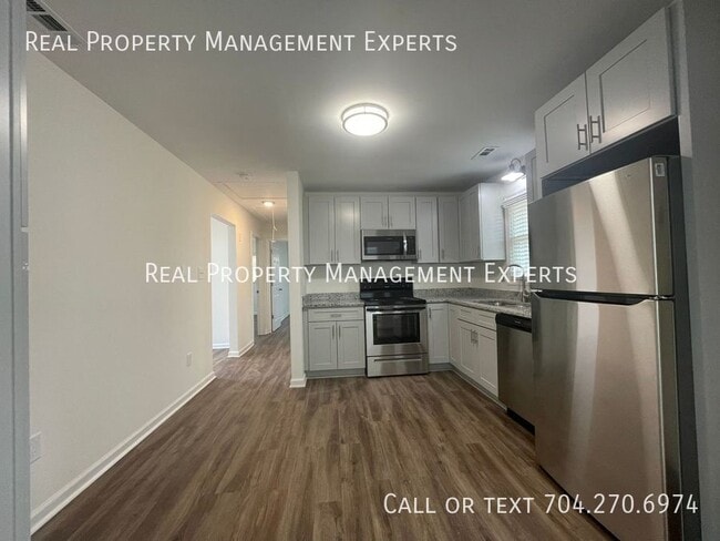 Photo - 2825 Wedgefield Dr