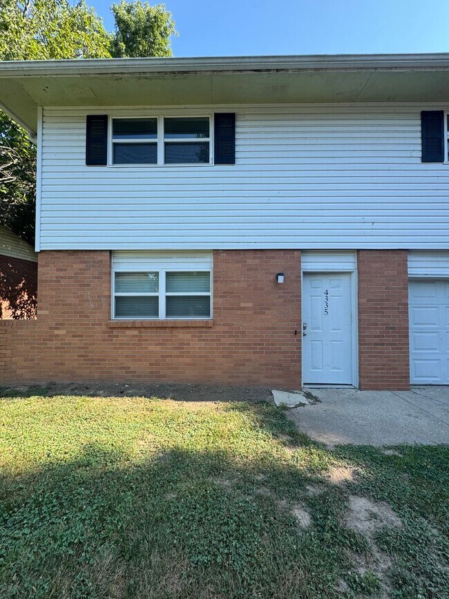 Building Photo - 4335-4335 W Bethany Dr Unit 4335 Rental
