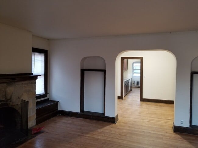 Photo - 2009-2011 University Ave Unit 2011-2
