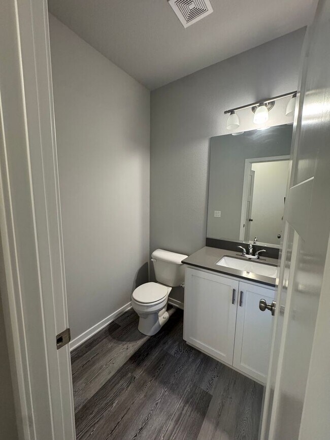 Photo - FREE RENT SPECIAL!  3 bedroom 2.5 bath Sin...