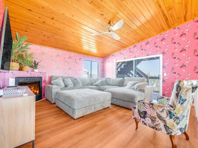 Building Photo - 5537 Pelican Way Unit ID1336790P