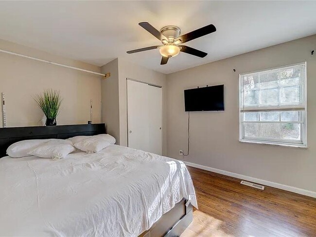 Photo - 6270 Rocket Dr