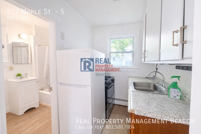 Building Photo - 517 Maple St Unit 5