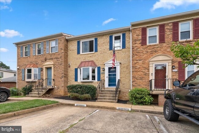 Building Photo - 1033 N George Mason Dr Rental