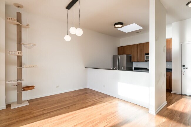 Photo - 2089 W Wabansia Ave Unidad 306