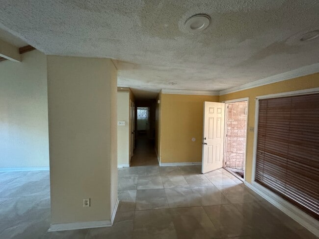 Photo - 7411 Creekfield Dr