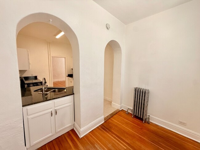 Photo - Gorgeous 1 Bed 1 Bath Apartment in Cap Hill! Available NOW! Unit 3
