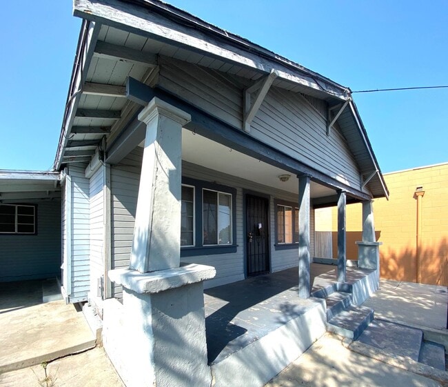 Building Photo - 4086 Thorn St