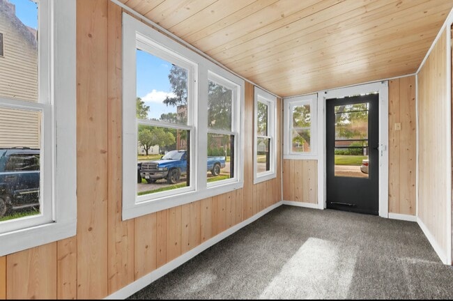 Photo - 1015 Bluff St