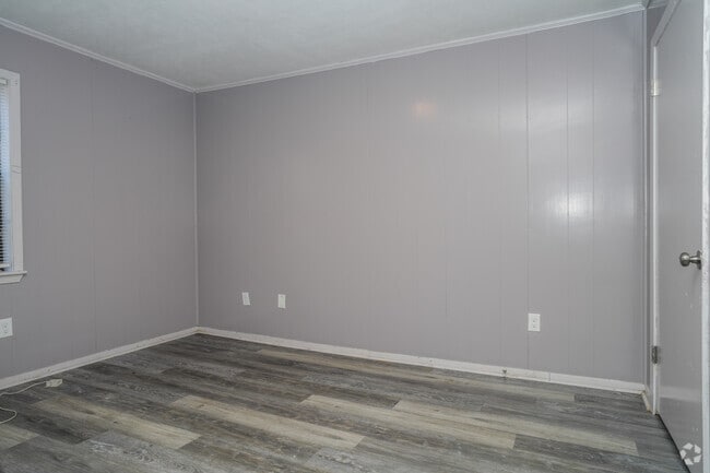 3BR, 1BA - 899SF - Second Bedroom
