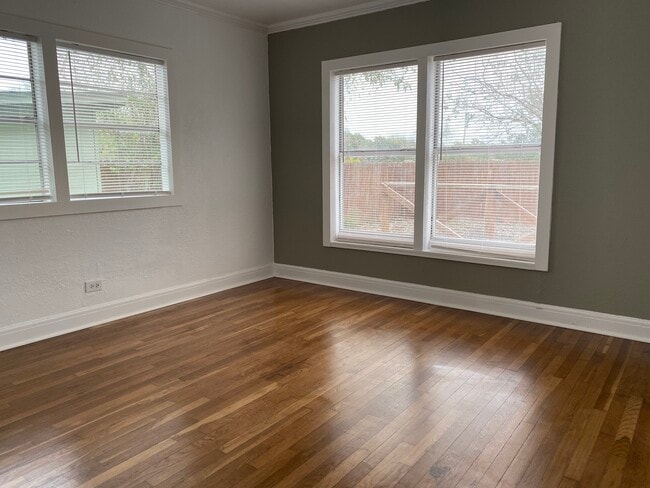 Photo - 433 Robert Dr