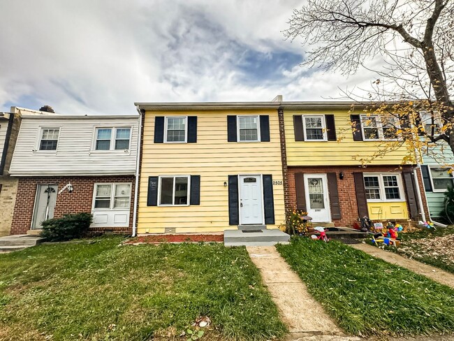 Beautiful 3 Bed 2.5 Bath Interior Townhome... - Beautiful 3 Bed 2.5 Bath Interior Townhome...