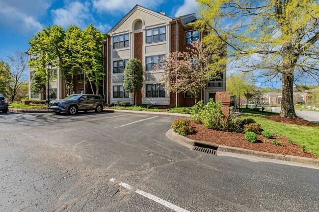 Photo - Awesome 2BE/2BA condo in Green Hills!