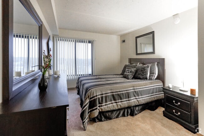 1 Br, 1 BA - 482 SF
