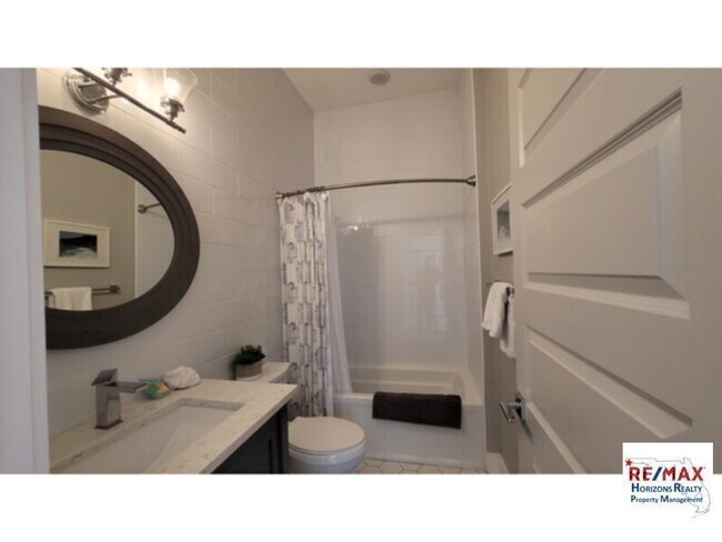 Photo - Fully Furnished Historic East Hill Cottage