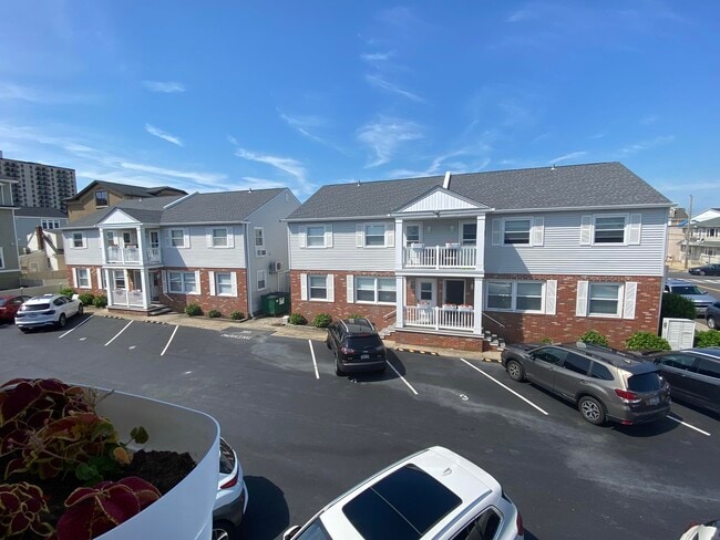 Building Photo - 9506 Ventnor Ave Unit 12 Rental