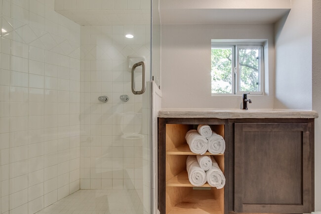 Photo - 1901 Westlake Dr