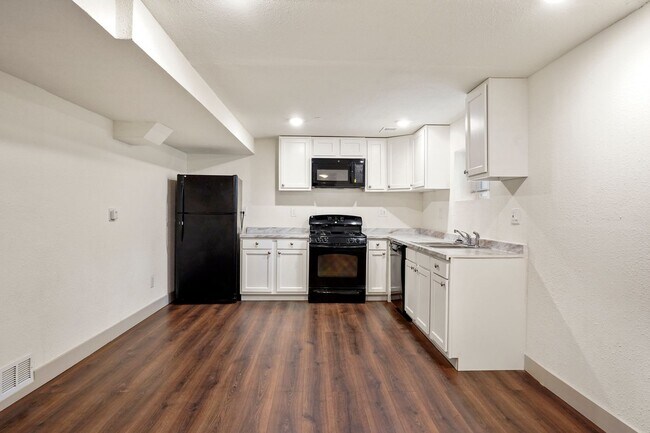 Building Photo - 982 S Sheridan Blvd Unit 6
