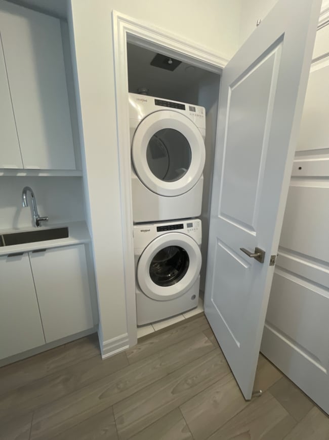 Photo - 36 Elm Dr W Unité 703