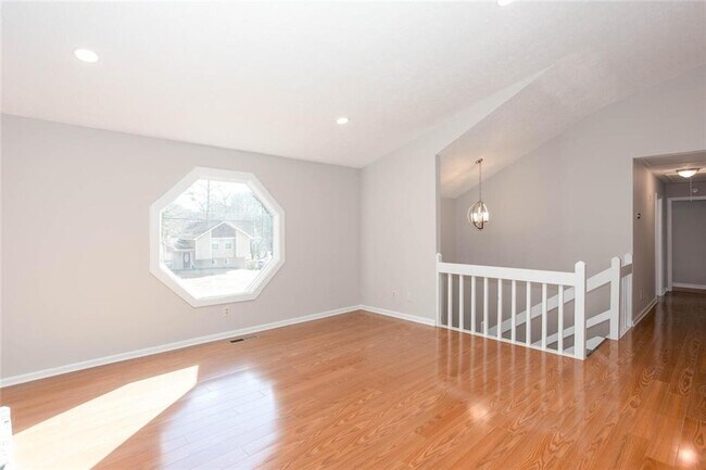 Photo - 4049 Leicester Dr NE
