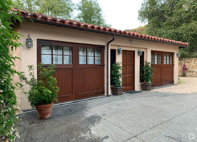 Building Photo - 1734 Topanga Skyline Dr Rental