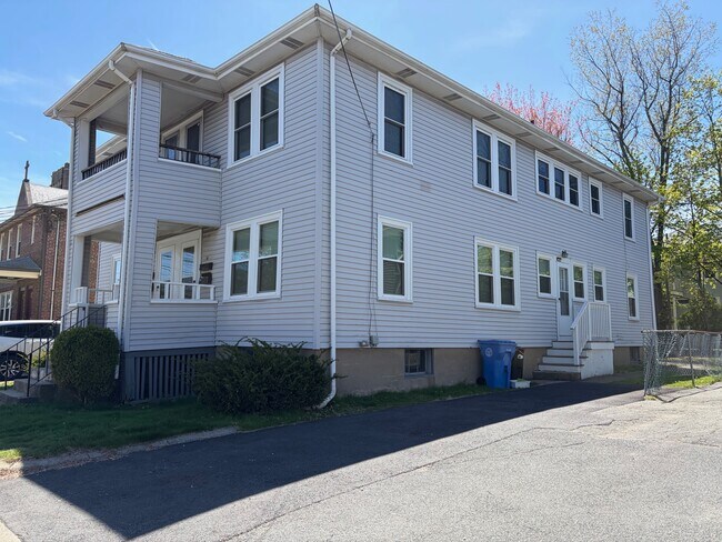 Building Photo - 16 Eddy St Unit 1