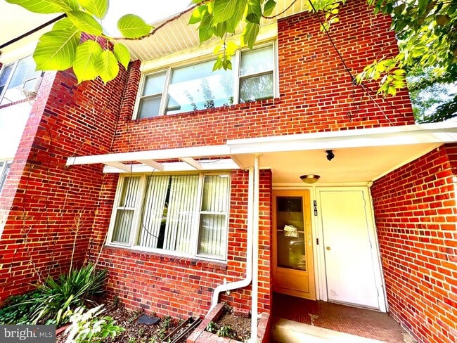 Building Photo - 108 Varnum St NE
