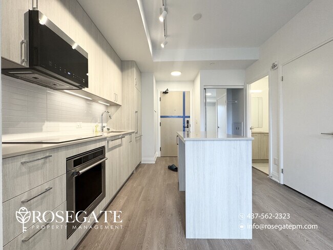 Photo - Stylish Oakville Condo with Den, Balcony &... Unit 408