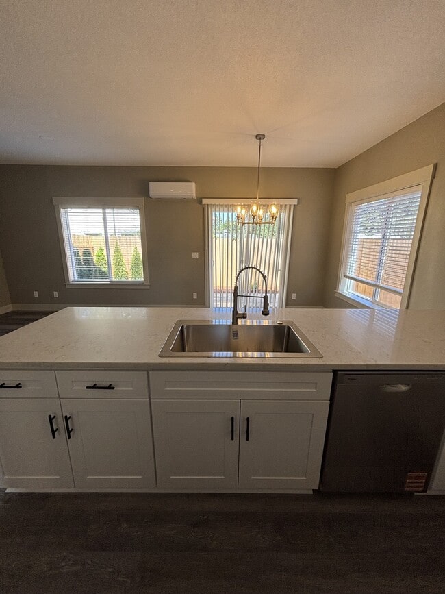 Photo - 390 Seven Oaks Ln