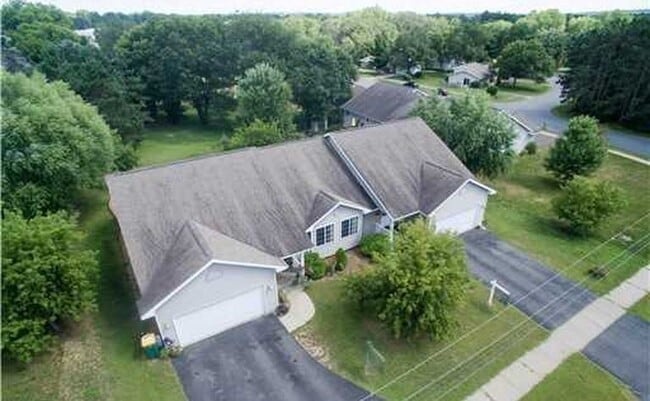 Photo - Huge 3BR/3ba Duplex on West Side of Eau Claire