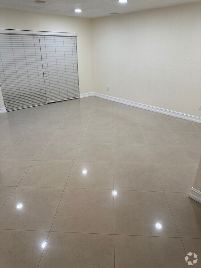 Building Photo - 14948 SW 89th St Rental