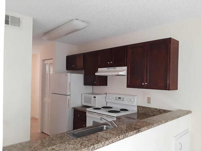 Photo - 19104 Glenmoor Dr