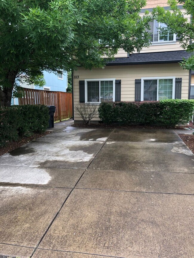 Photo - Your Perfect Corvallis Oasis Awaits at This 4-Bedroom Townhouse!