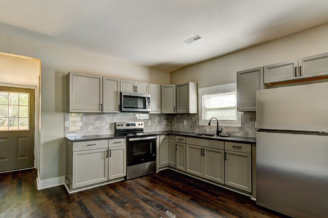 Photo - 221 Walker St