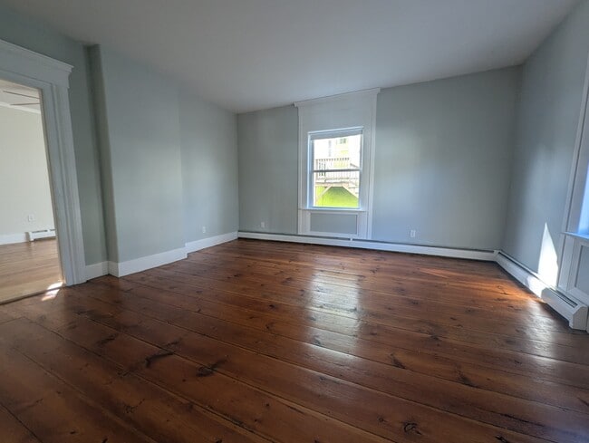 Living room - 34 Tyng St Unit 34 Tyng Street