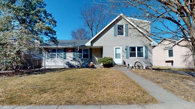 Building Photo - Well-maintained Duplex