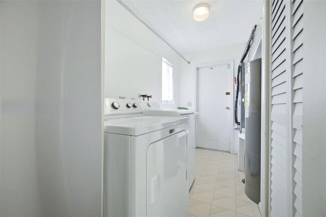 Photo - 920 NW 92nd Ave
