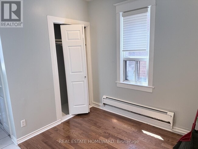 Photo - 611 Danforth Ave