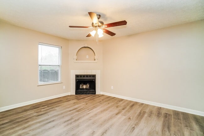 Photo - 1043 Drayson Dr