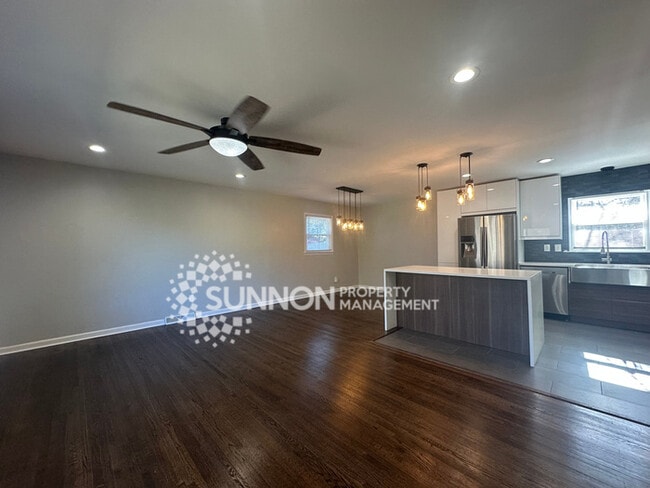 Photo - 4 Bedroom in Montclaire South