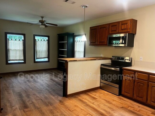 Photo - 724 Brockton Rd