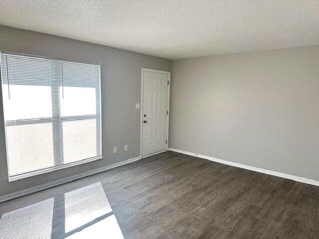 Photo - 2075 Clingan Dr NW