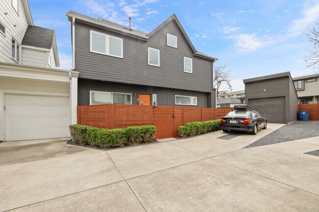 Building Photo - 2502 Southland Dr Rental