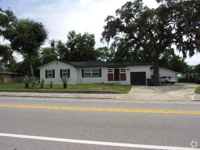 Building Photo - 604 W 10th St Rental