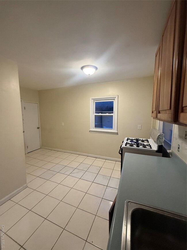 Photo - 33 Kingston Ave